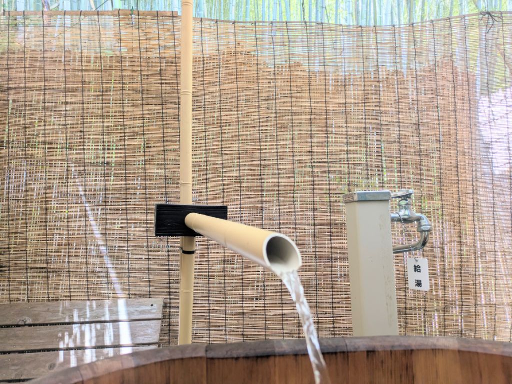 露天風呂への給湯